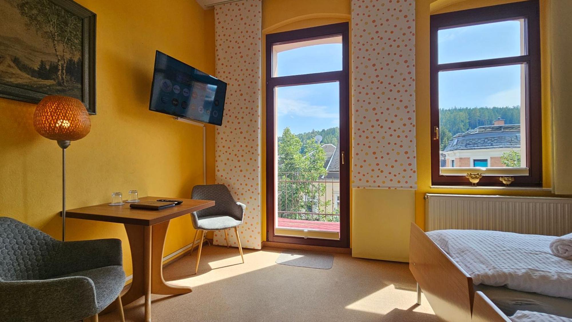 Pension Weisse Rose, Parkplatz, Fruehstueck, Wlan, Zentral Бад Елстер Екстериор снимка