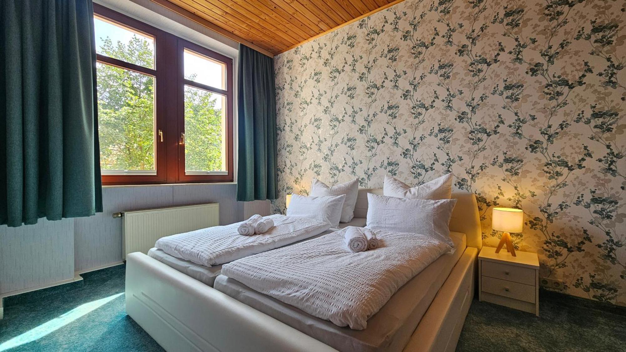Pension Weisse Rose, Parkplatz, Fruehstueck, Wlan, Zentral Бад Елстер Екстериор снимка