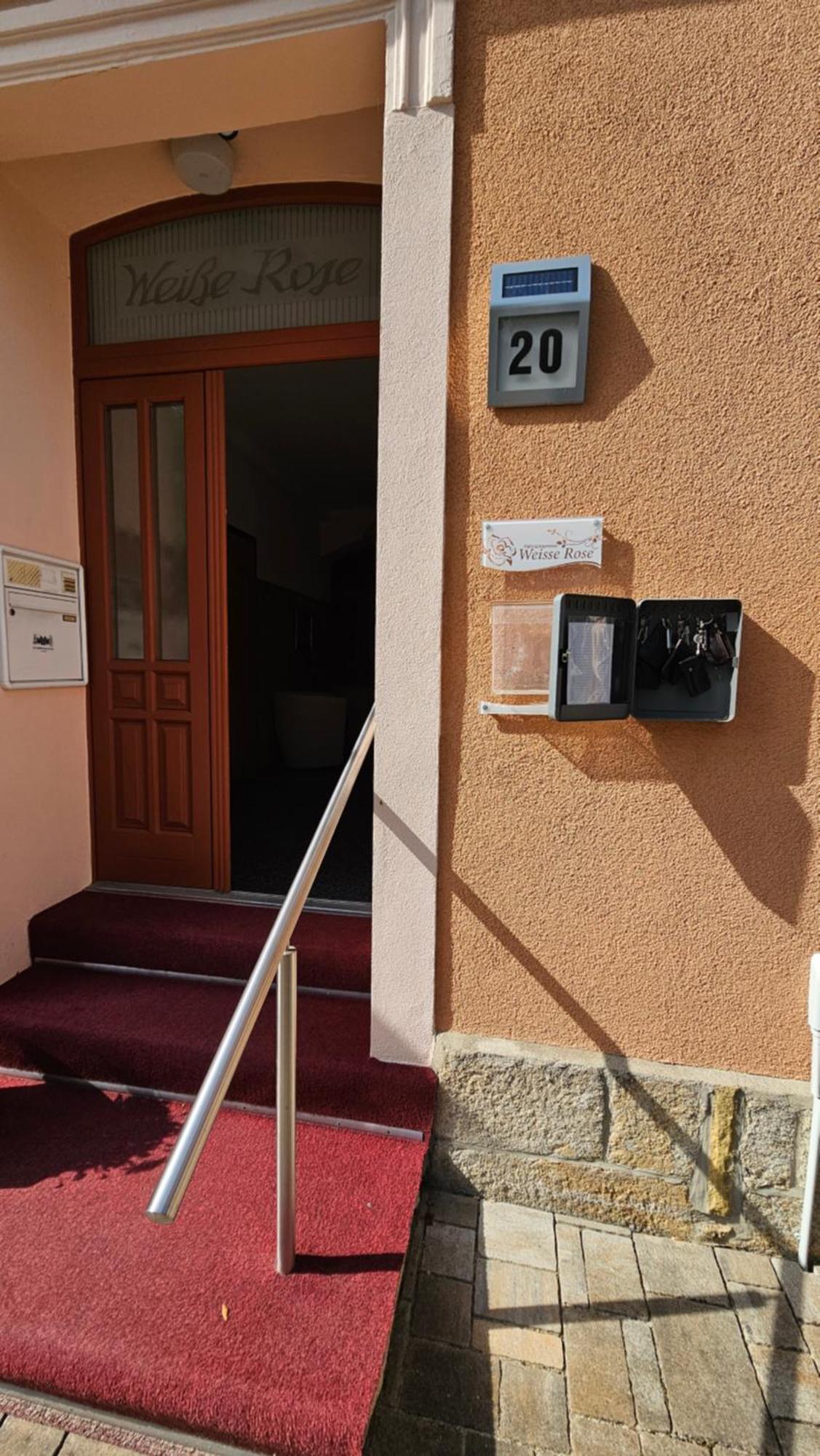 Pension Weisse Rose, Parkplatz, Fruehstueck, Wlan, Zentral Бад Елстер Екстериор снимка