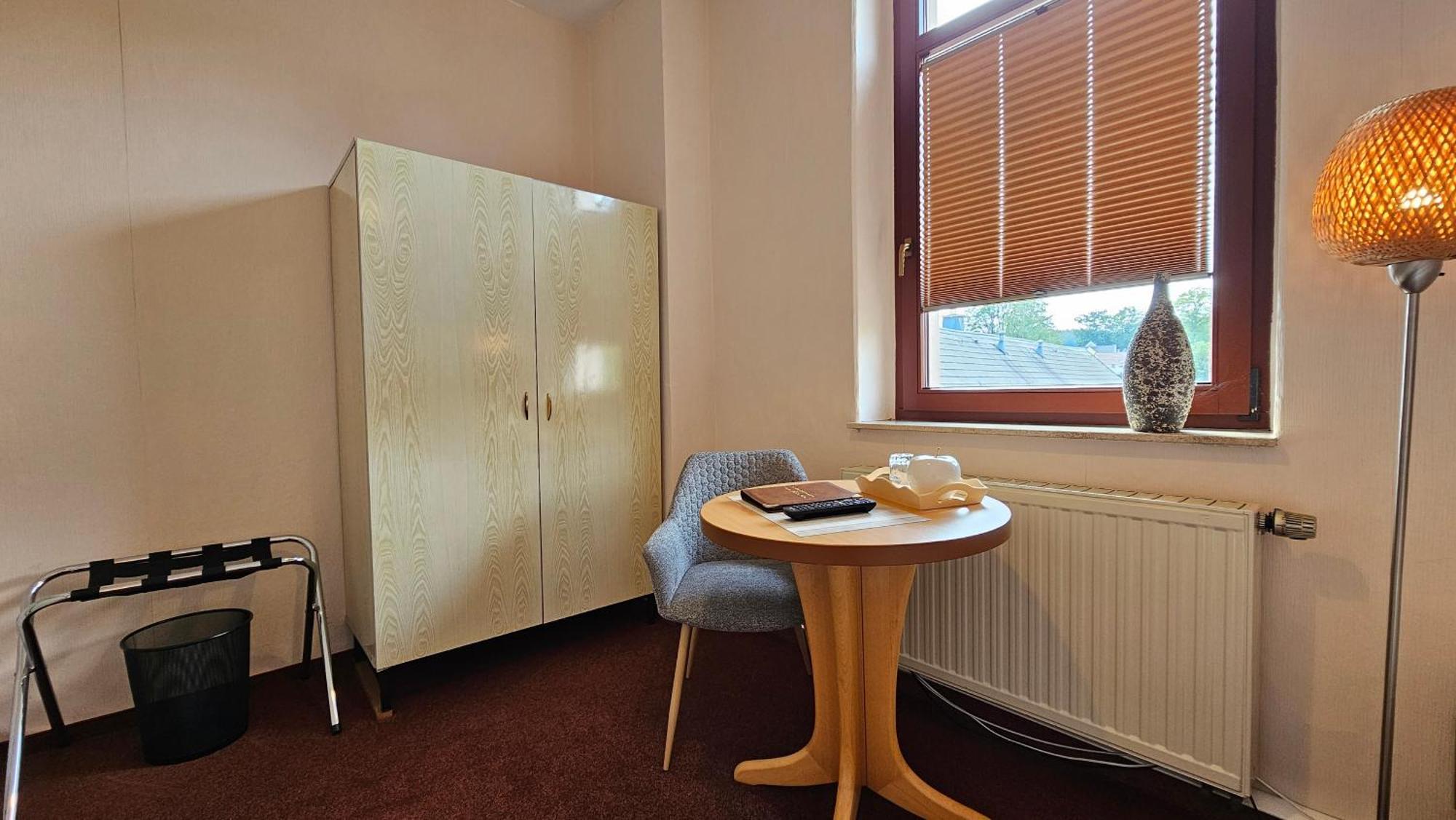 Pension Weisse Rose, Parkplatz, Fruehstueck, Wlan, Zentral Бад Елстер Екстериор снимка