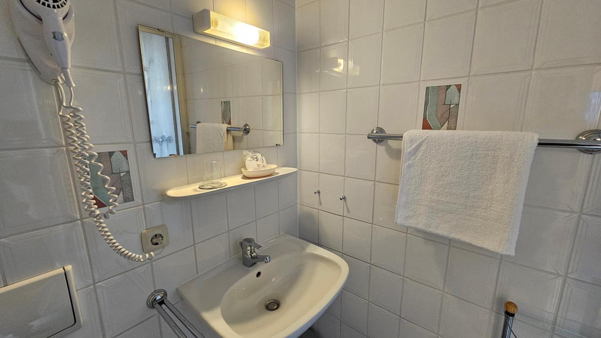 Pension Weisse Rose, Parkplatz, Fruehstueck, Wlan, Zentral Бад Елстер Екстериор снимка