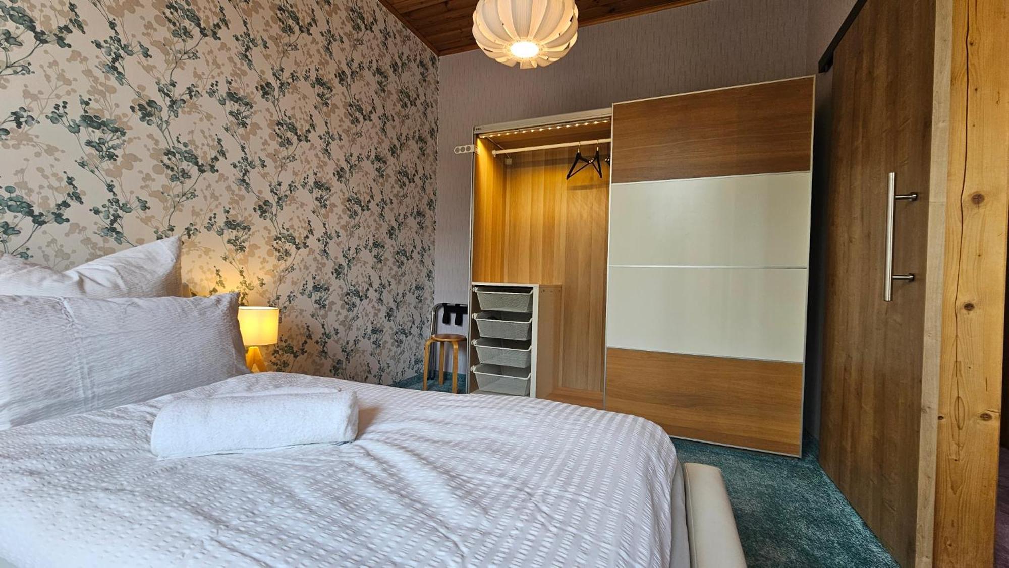 Pension Weisse Rose, Parkplatz, Fruehstueck, Wlan, Zentral Бад Елстер Екстериор снимка