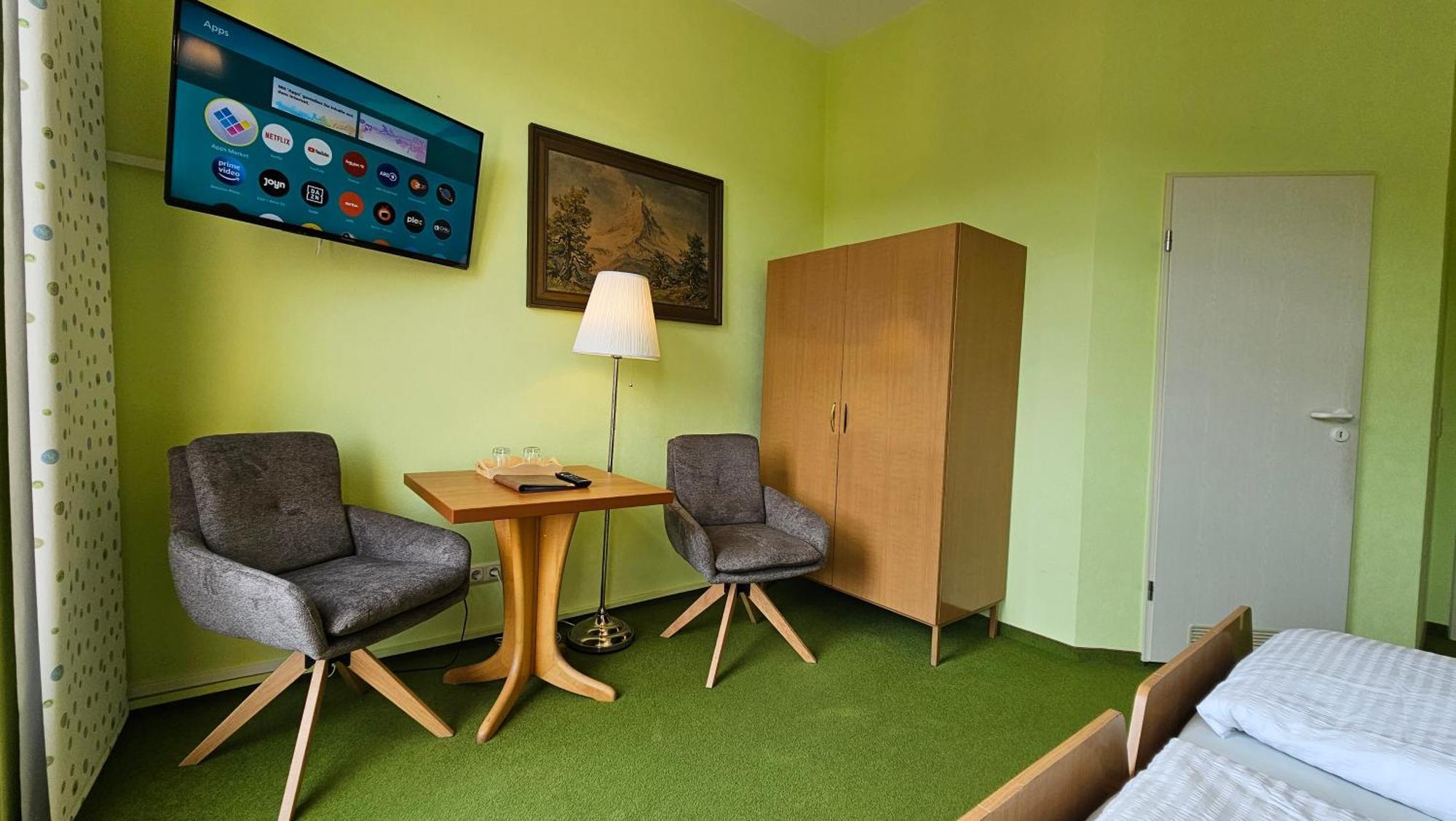 Pension Weisse Rose, Parkplatz, Fruehstueck, Wlan, Zentral Бад Елстер Екстериор снимка