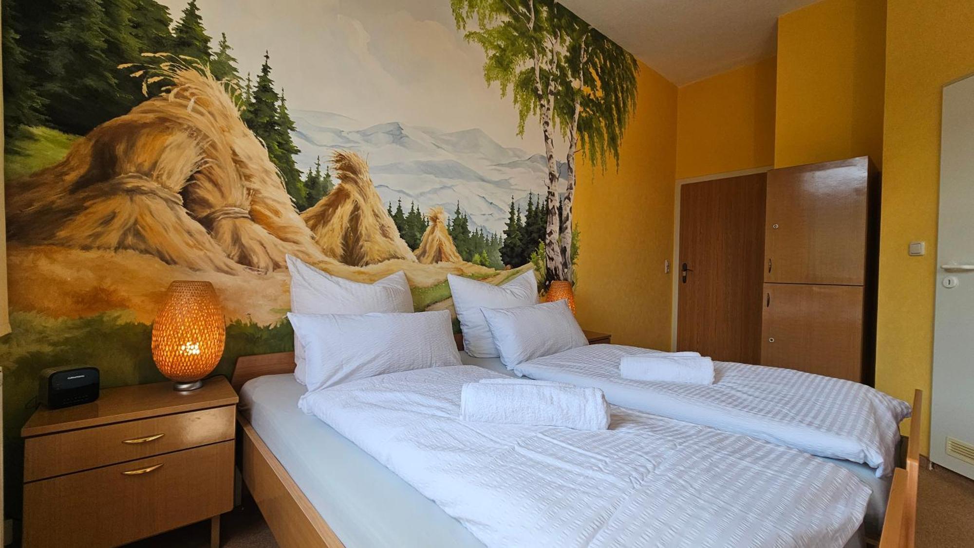 Pension Weisse Rose, Parkplatz, Fruehstueck, Wlan, Zentral Бад Елстер Екстериор снимка