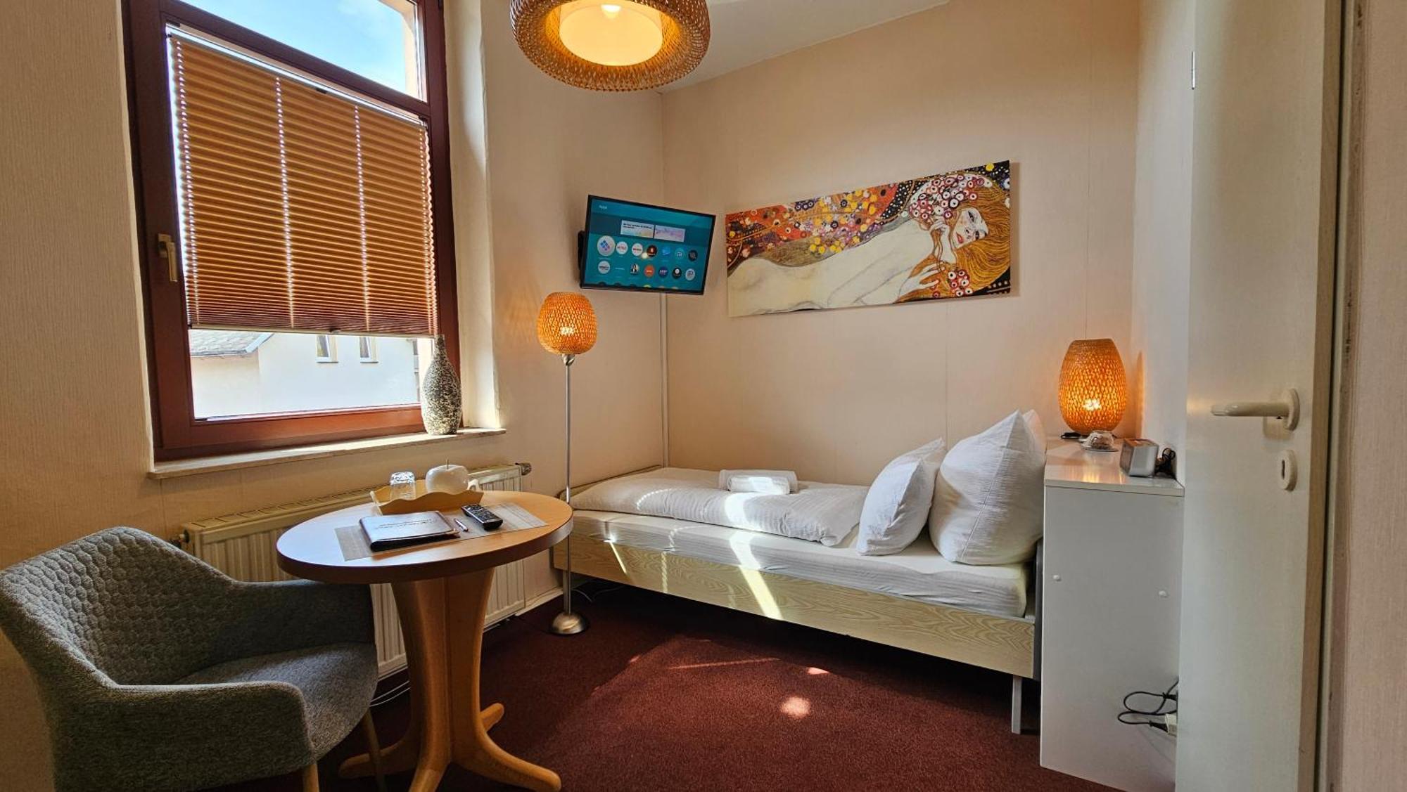 Pension Weisse Rose, Parkplatz, Fruehstueck, Wlan, Zentral Бад Елстер Екстериор снимка