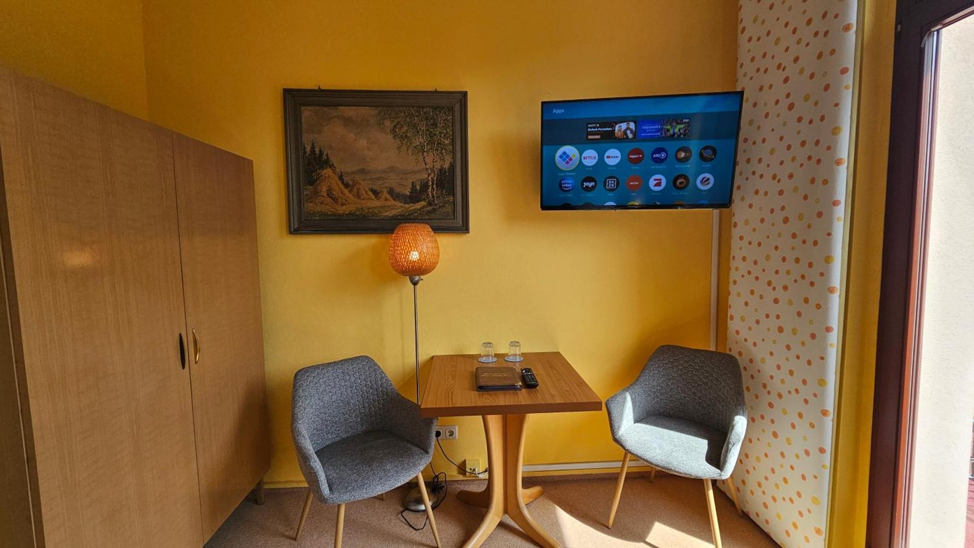 Pension Weisse Rose, Parkplatz, Fruehstueck, Wlan, Zentral Бад Елстер Екстериор снимка