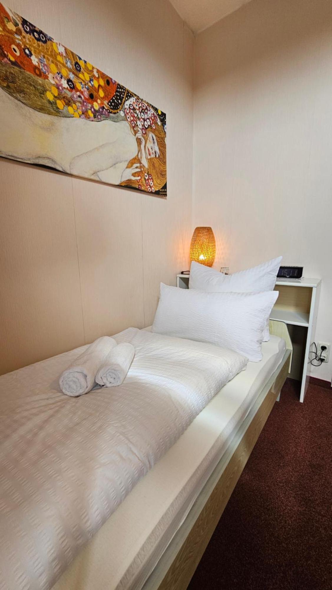 Pension Weisse Rose, Parkplatz, Fruehstueck, Wlan, Zentral Бад Елстер Екстериор снимка
