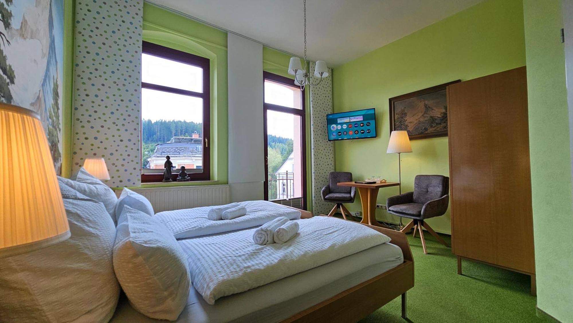 Pension Weisse Rose, Parkplatz, Fruehstueck, Wlan, Zentral Бад Елстер Екстериор снимка