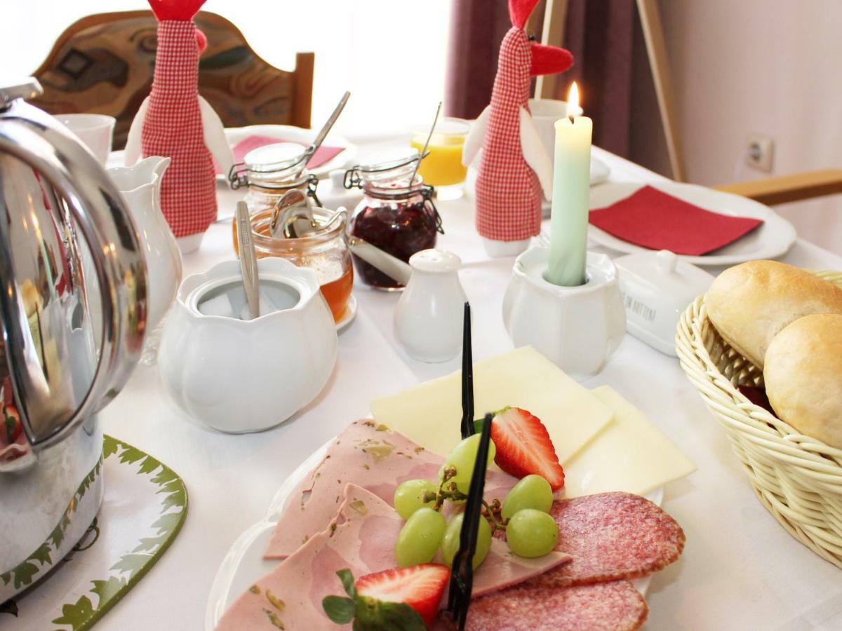 Pension Weisse Rose, Parkplatz, Fruehstueck, Wlan, Zentral Бад Елстер Екстериор снимка